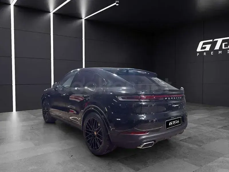 Usado Porsche Cayenne Turbo E-Hybrid 739 CV (543 kW) 2024 Negro SUV