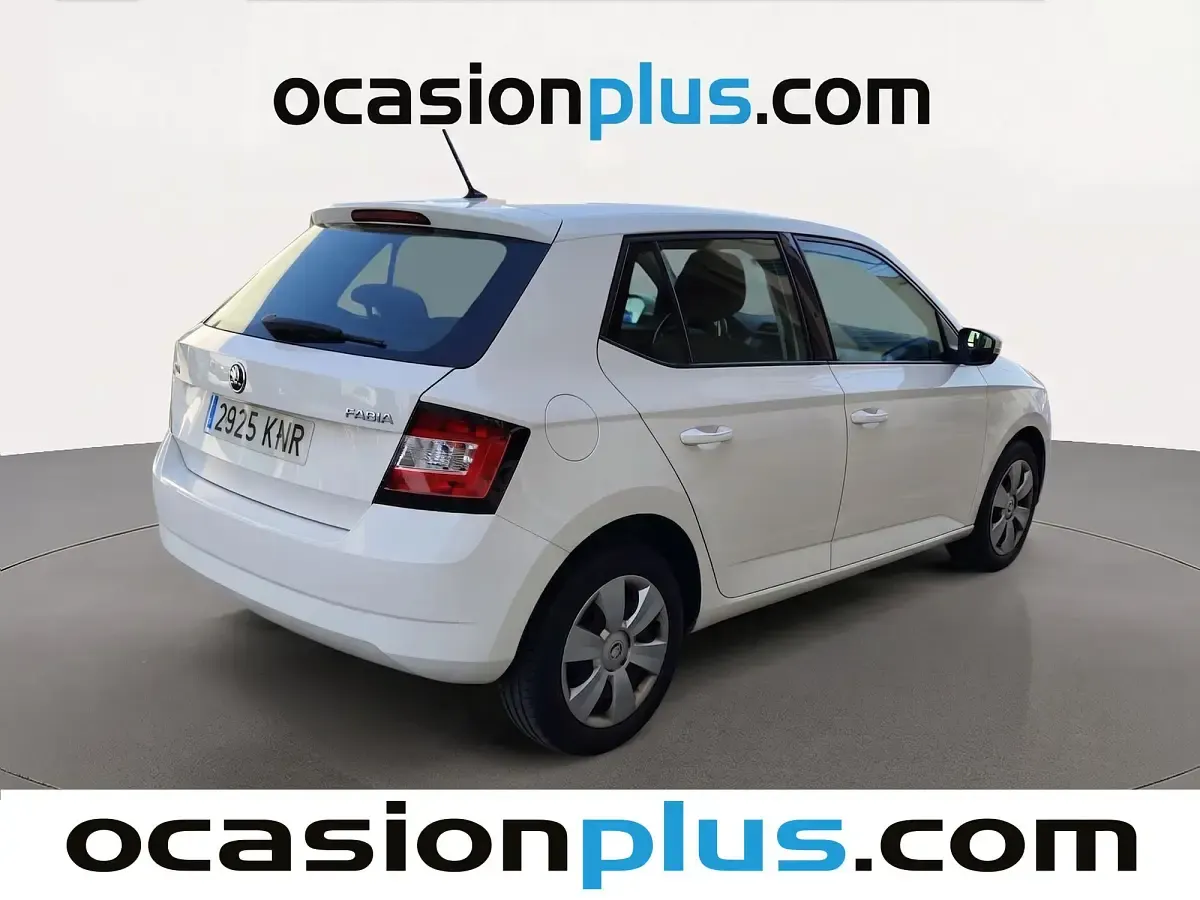 Usado Skoda Fabia Ambition 90 CV (66 kW) 2018 Gris Utilitario