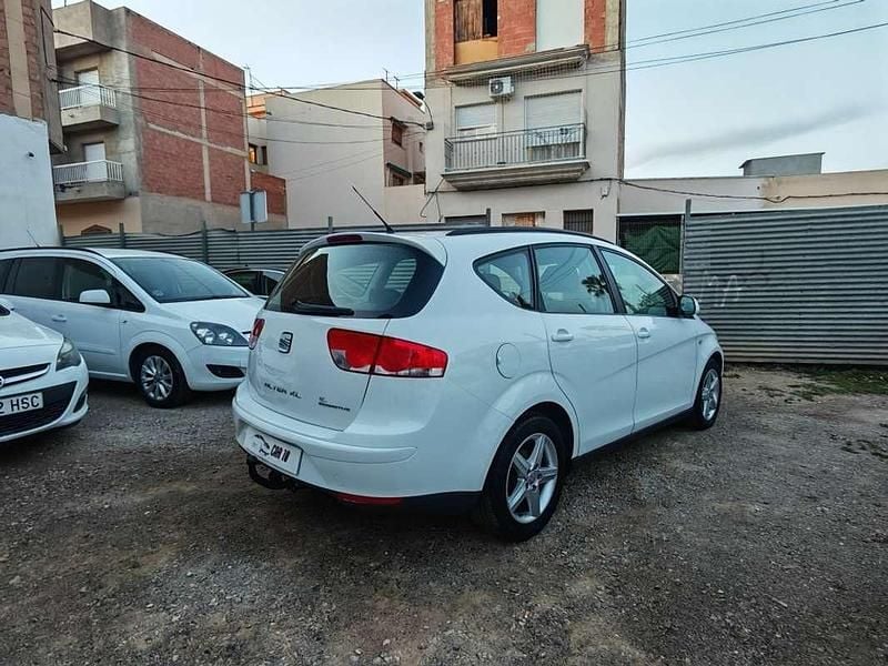 Usado Seat Altea XL Ecomotive 105 CV (77 kW) 2013 Blanco Monovolumen
