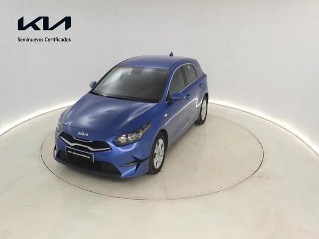 Sedán Usado 2024 Kia Ceed Berlina | 17.690 € (Buen precio) - Imagen 1/4