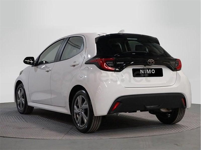 Usado Toyota Yaris Hybrid Active 116 CV (85 kW) 2025 Blanco Berlina