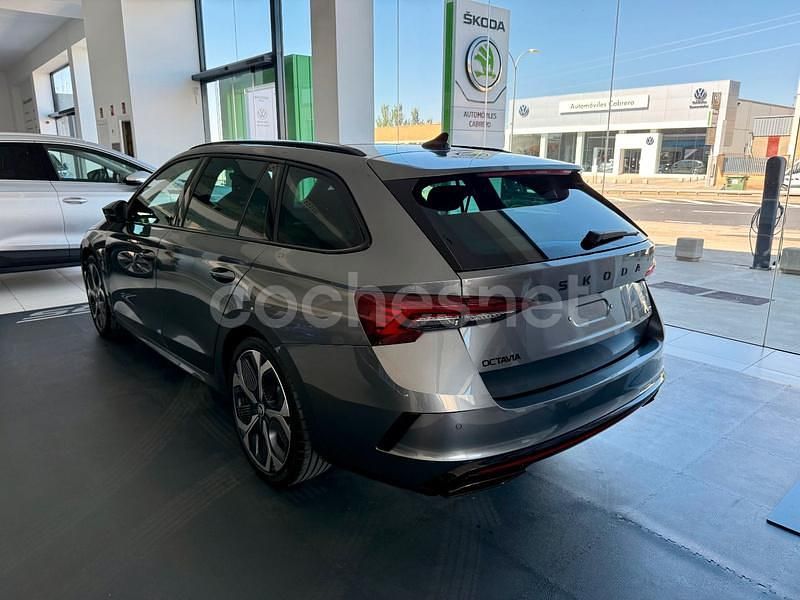 Usado Skoda Octavia RS 265 CV (194 kW) 2025 Gris / plata Familiar