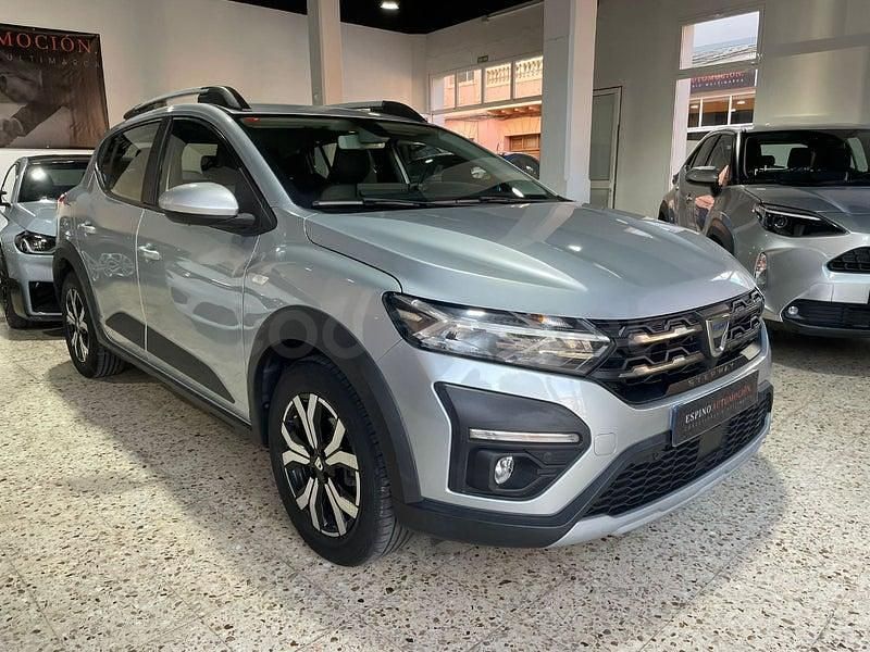 Usado Dacia Sandero Comfort 91 CV (66 kW) 2021 Gris / plata Berlina