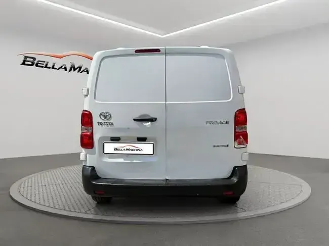 Usado Toyota Proace 100 kW (136 CV) 2022 Blanco Monovolumen
