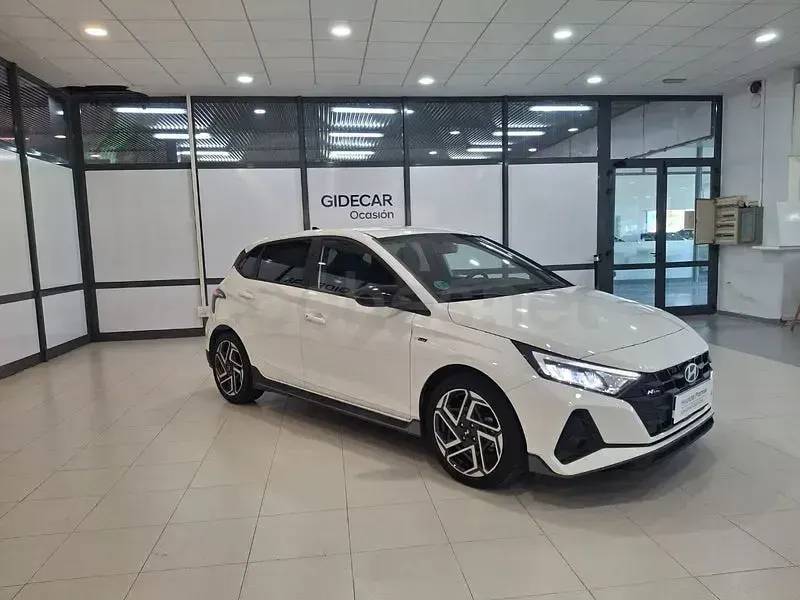 Usado Hyundai i20 N Line 100 CV (73 kW) 2025 Blanco Utilitario