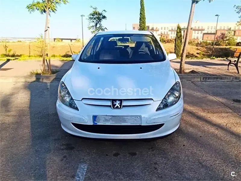 Usado Peugeot 307 90 CV (66 kW) 2004 Blanco Berlina
