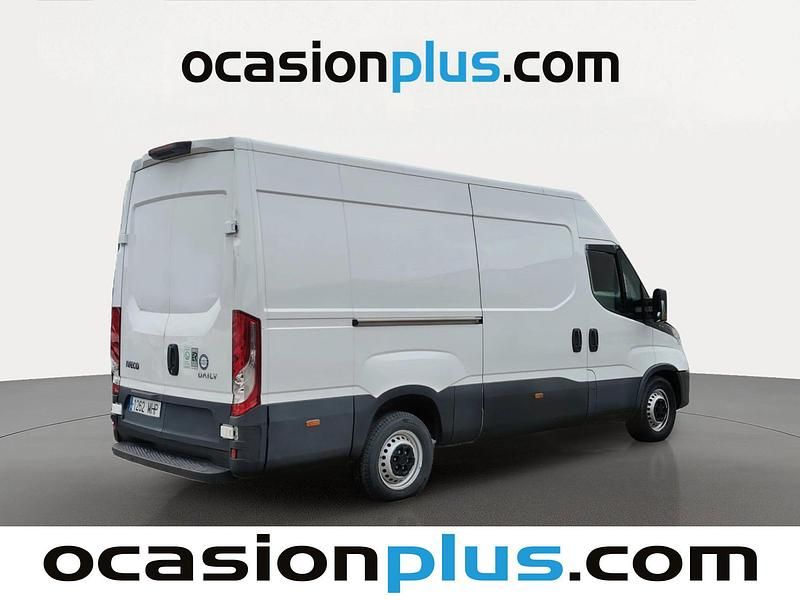 Begagnad Iveco Daily 156 HK (114 kW) 2023 Vit Kombi