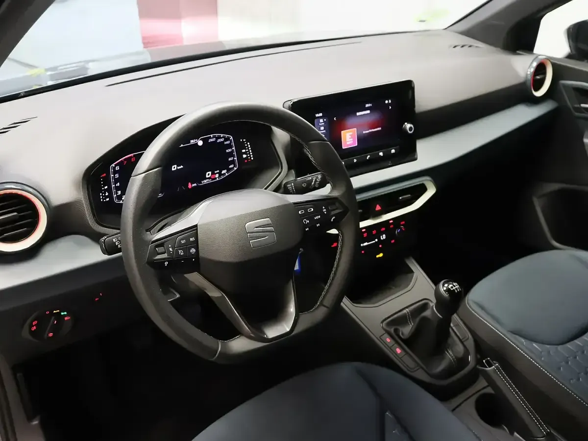 Usado Seat Arona Style Plus 115 CV (84 kW) 2026 Gris SUV