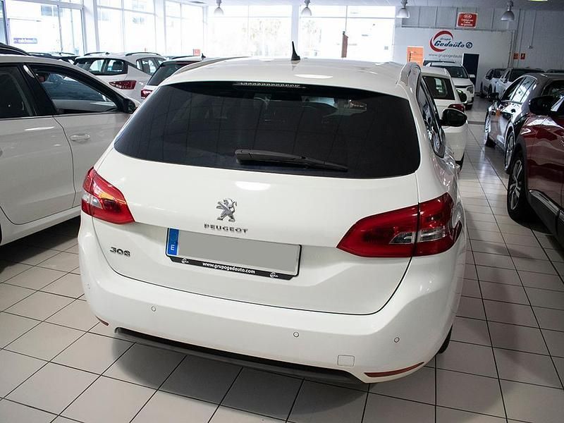 Usado Peugeot 308 Style 130 CV (95 kW) 2019 Blanco Familiar