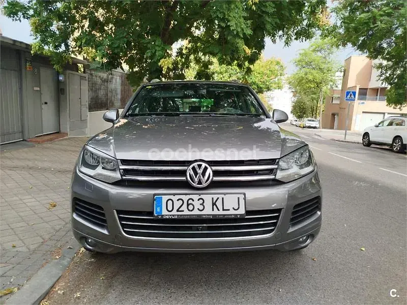 Usado VW Touareg R-line 245 CV (180 kW) 2012 Gris / plata SUV