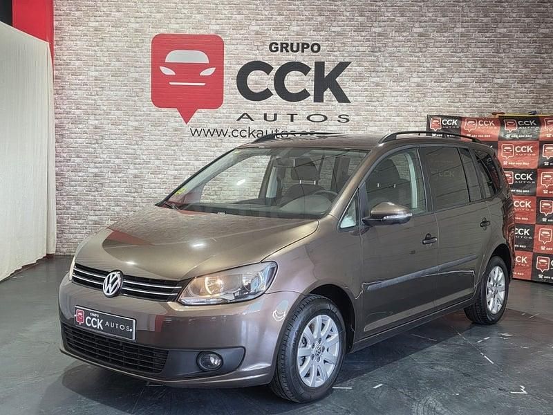 Usado VW Touran Advance 105 CV (77 kW) 2012 Marrón Monovolumen