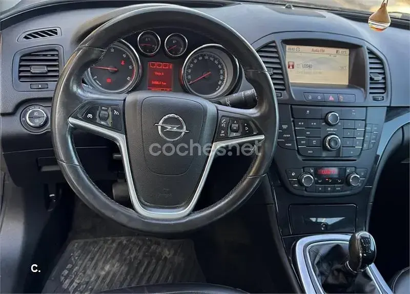 Usado Opel Insignia Cosmo 160 CV (117 kW) 2009 Gris / plata Berlina
