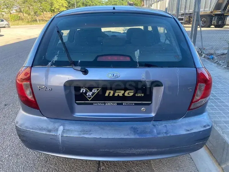 Usado Kia Rio 97 CV (71 kW) 2003 Azul Berlina
