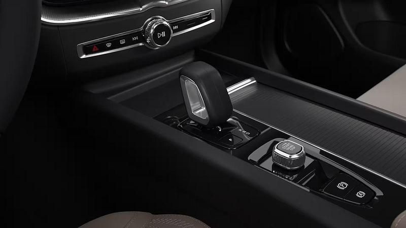 Nuevo Volvo XC60 Core 250 CV (183 kW) 2025 Verde SUV