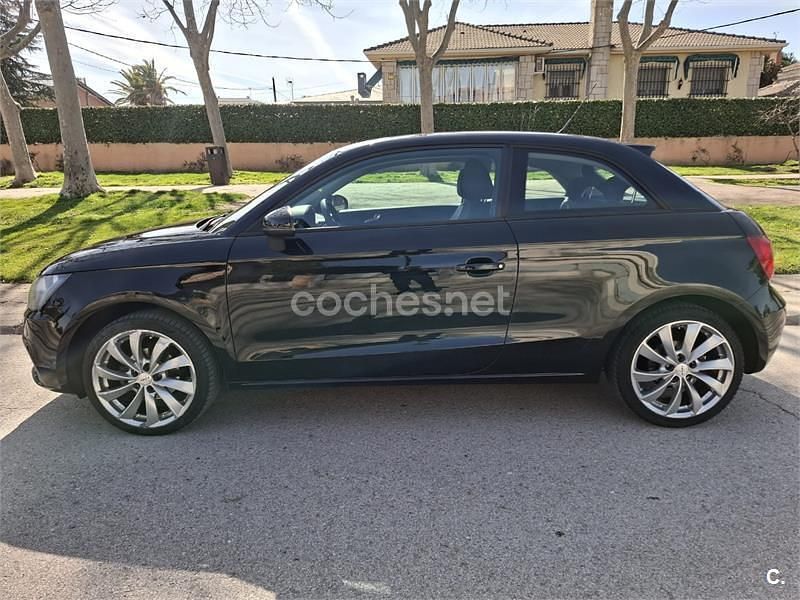 Usado Audi A1 Attraction 86 CV (63 kW) 2011 Negro Utilitario