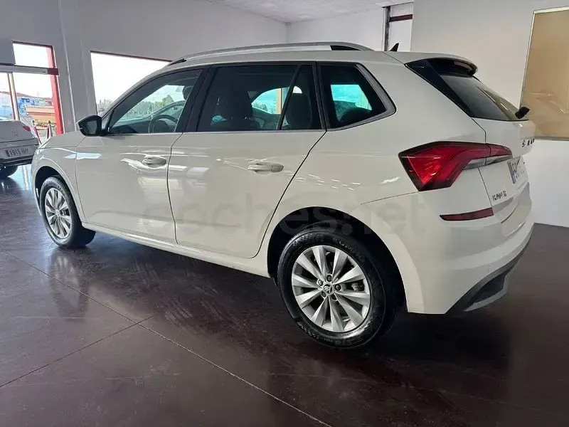Usado Skoda Kamiq Ambition 110 CV (80 kW) 2022 Blanco SUV