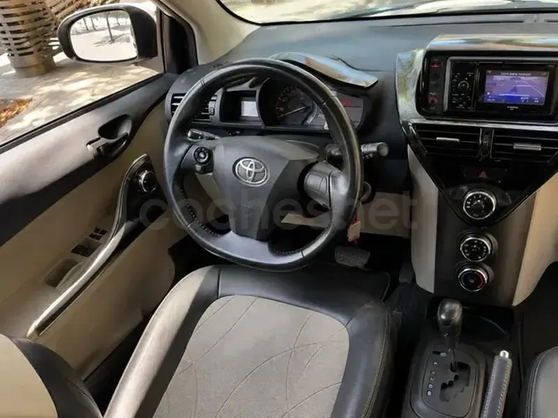Usado Toyota iQ Multidrive S 98 CV (72 kW) 2011 Blanco Utilitario