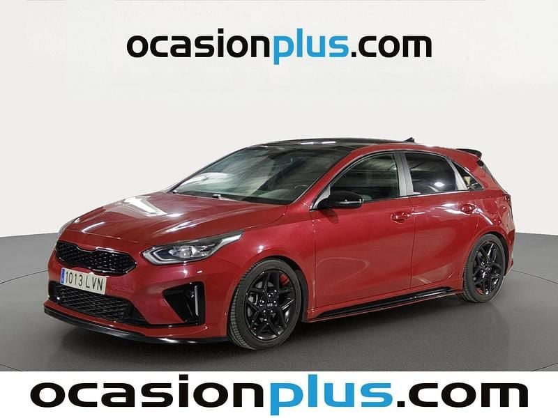 Rojo Usado 2021 Kia Ceed GT-Line Utilitario | 20.410 € (Un poco caro) - Imagen 1/4