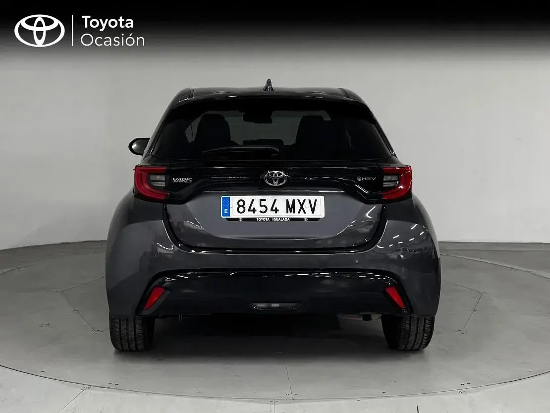 Usado Toyota Yaris Hybrid Style 116 CV (85 kW) 2025 Gris grafito Berlina