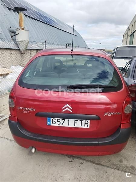 Usado Citroën Xsara Picasso 110 CV (80 kW) 2007 Rojo Monovolumen