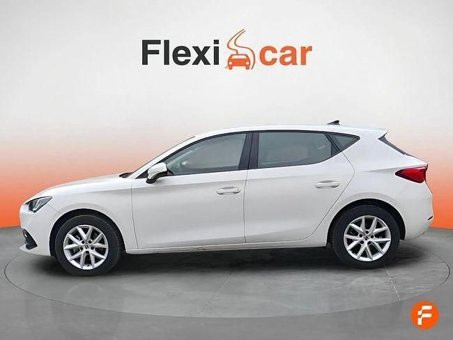 Usado Seat Leon Style 130 CV (95 kW) 2020 Blanco Familiar