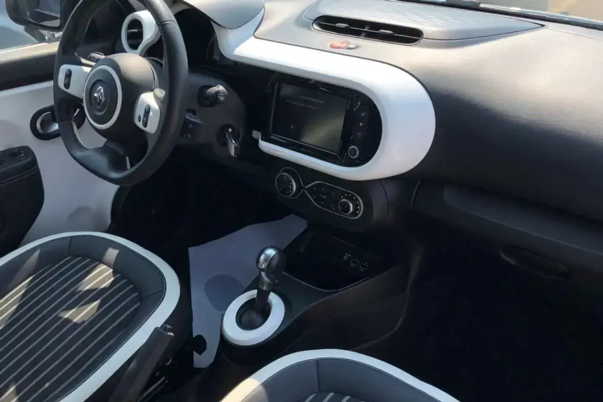Begagnad Renault Twingo Zen 60 kW (82 HK) 2022 Vit Halvkombi