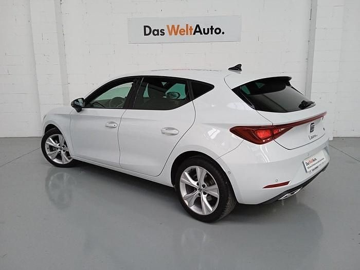 Usado Seat Leon FR 116 CV (85 kW) 2025 Blanco