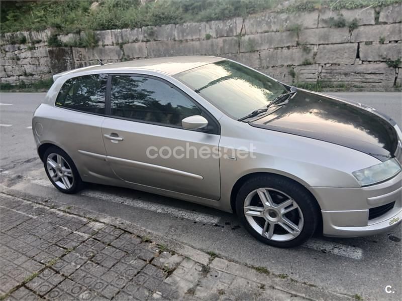 Usado Fiat Stilo Dynamic 115 CV (84 kW) 2003 Gris / plata Berlina