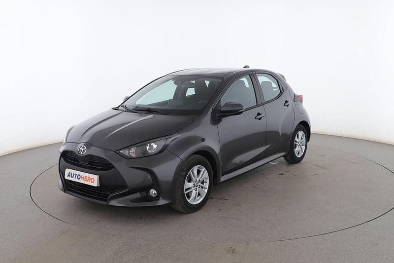 Gris Usado 2022 Toyota Yaris Edition Utilitario | 17.399 € (Un poco caro) - Imagen 1/3