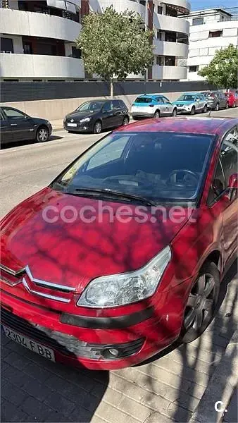 Usado Citroën C4 92 CV (67 kW) 2006 Rojo Berlina