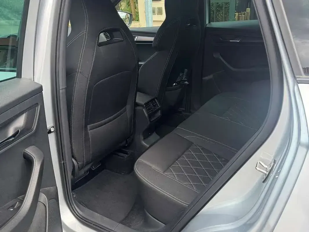 Usado Skoda Karoq SportLine 150 CV (110 kW) 2022 Gris SUV