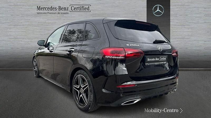 Usado Mercedes B200 150 CV (110 kW) 2022 Negro noche Monovolumen
