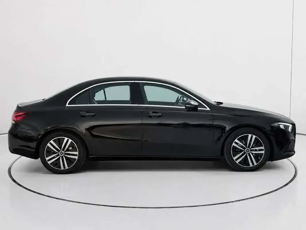 Usado Mercedes A180 116 CV (85 kW) 2022 Negro Berlina