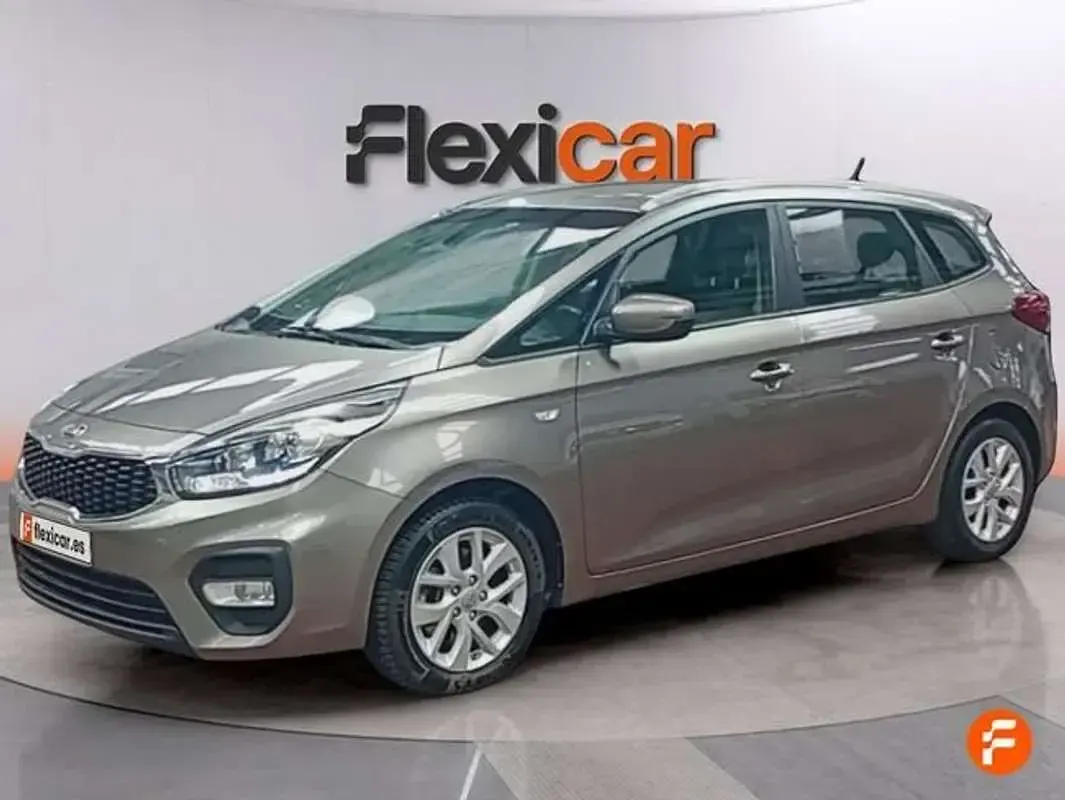 Usado Kia Carens 136 CV (100 kW) 2018 Gris Monovolumen