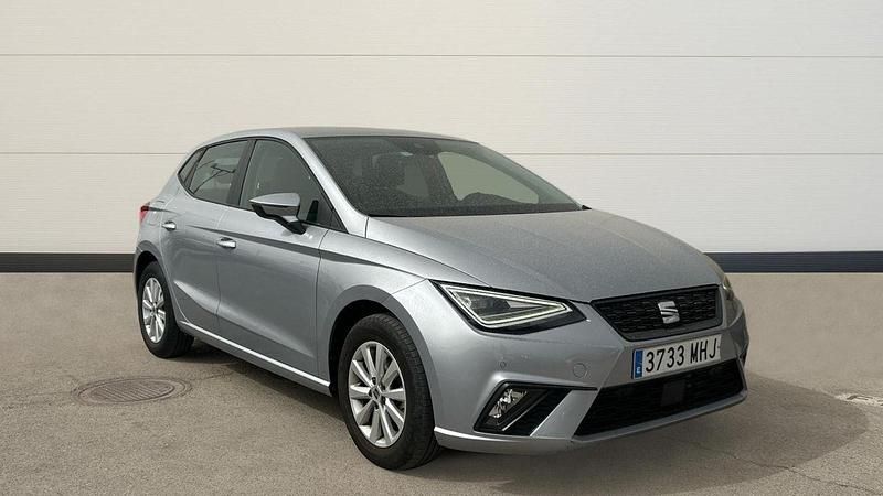 Usado Seat Ibiza Style 110 CV (80 kW) 2023 Gris / plata Utilitario