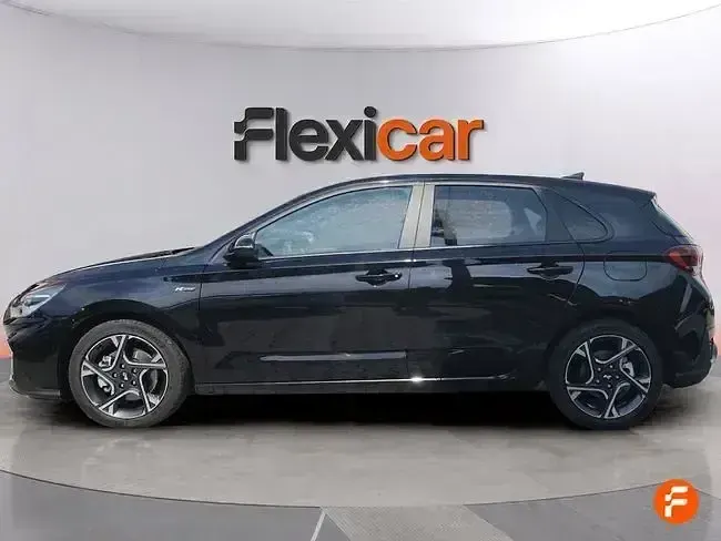Usado Hyundai i30 N Line 120 CV (88 kW) 2023 Negro Berlina