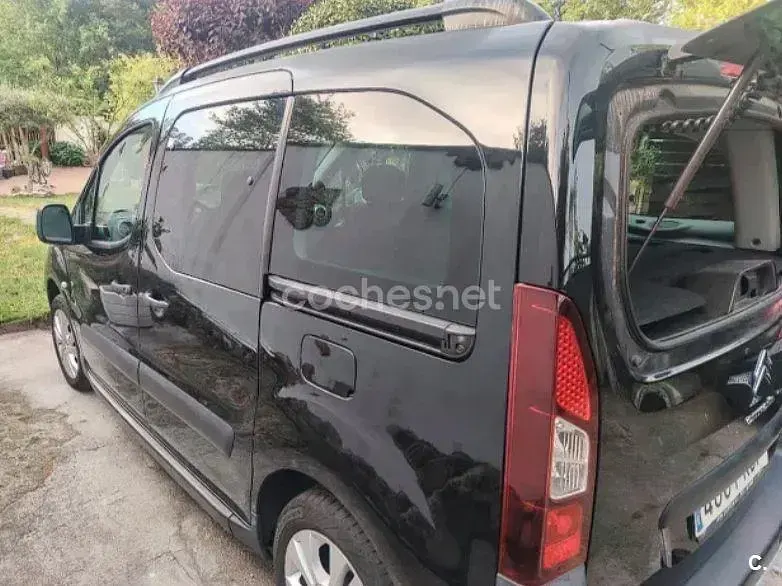 Usado Citroën Berlingo Feel 100 CV (73 kW) 2017 Negro Monovolumen