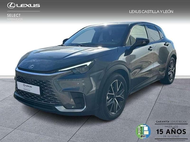 Usado Lexus LBX 136 CV (100 kW) 2025 Gris / plata SUV