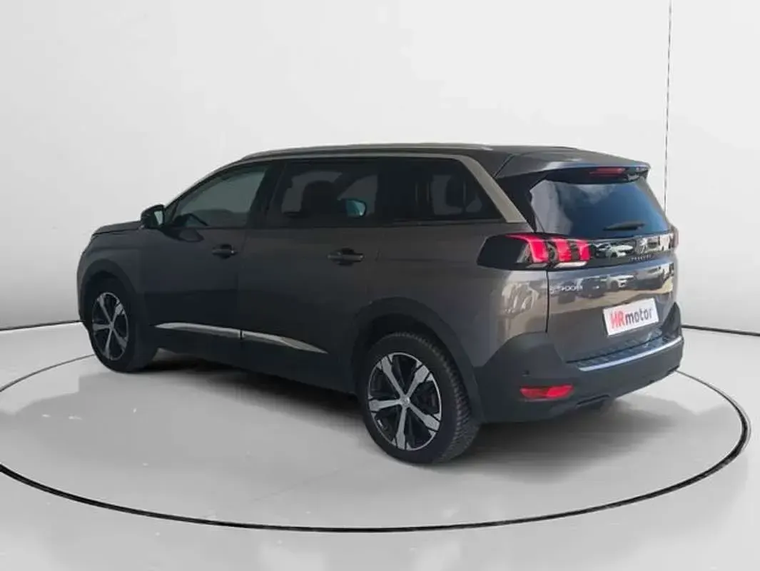 Usado Peugeot 5008 Allure 131 CV (96 kW) 2024 Gris SUV