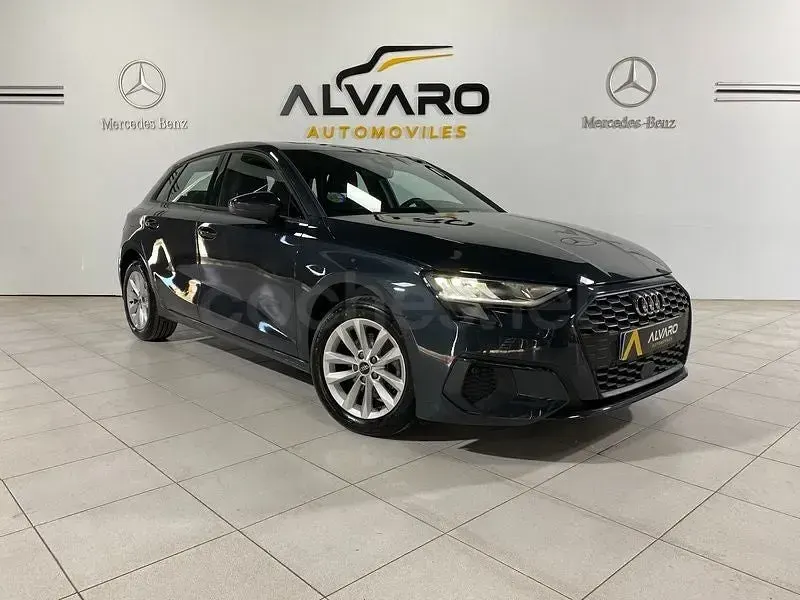 Usado Audi A3 110 CV (80 kW) 2022 Gris / plata Berlina