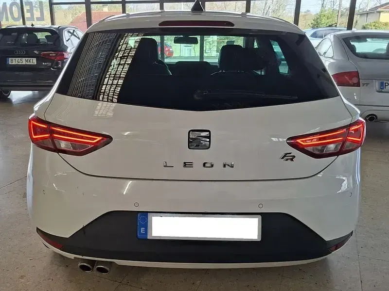 Usado Seat Leon FR 122 CV (89 kW) 2014 Blanco Berlina