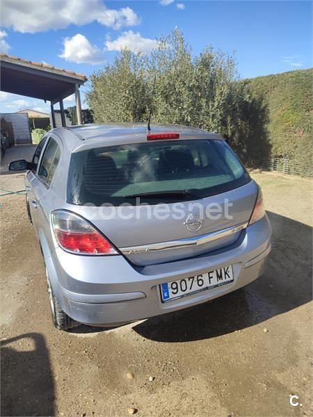 Usado Opel Astra Cosmo 120 CV (88 kW) 2007 Gris / plata Berlina