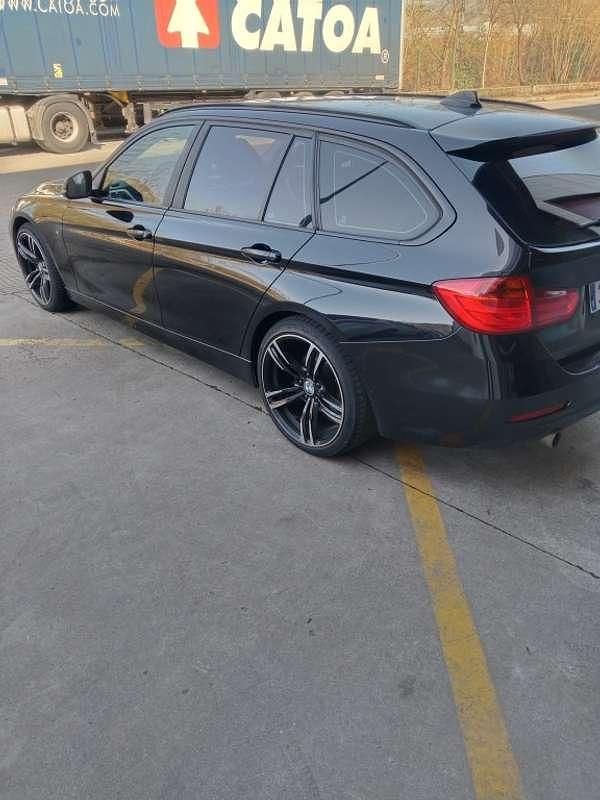 Usado BMW 318 143 CV (105 kW) 2014 Negro Familiar