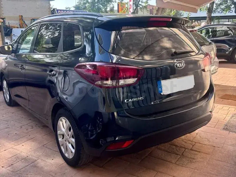 Usado Kia Carens 135 CV (99 kW) 2017 Verde Monovolumen