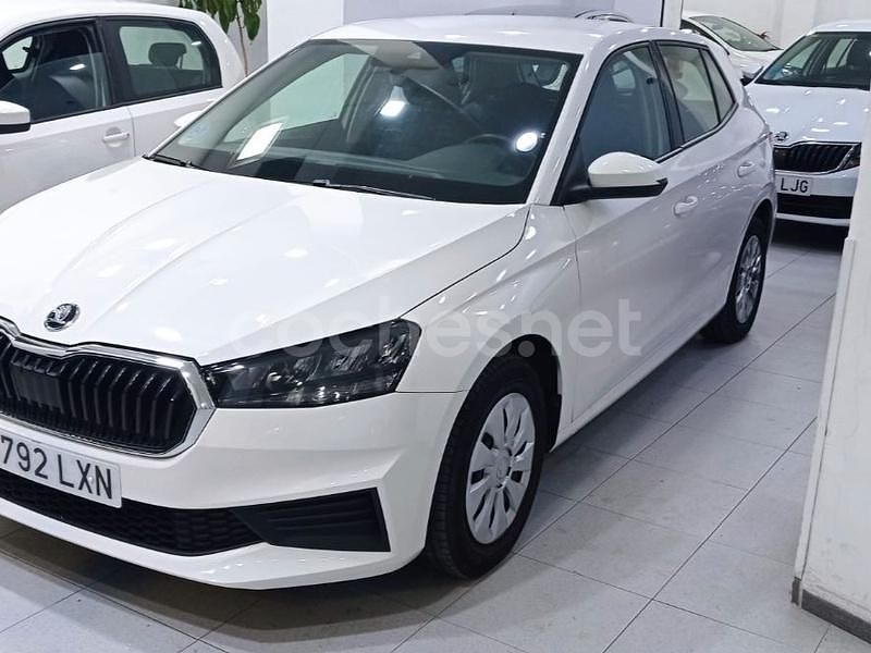 Usado Skoda Fabia Ambition 80 CV (58 kW) 2022 Blanco Berlina