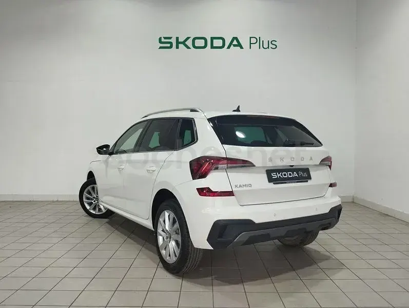 Usado Skoda Kamiq Selection 116 CV (85 kW) 2025 Blanco SUV