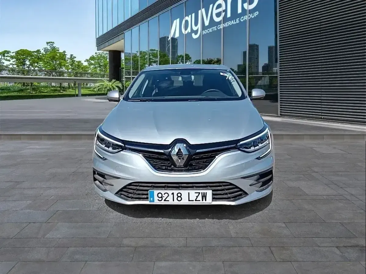 Usado Renault Mégane II Intens 115 CV (84 kW) 2022 Gris Berlina