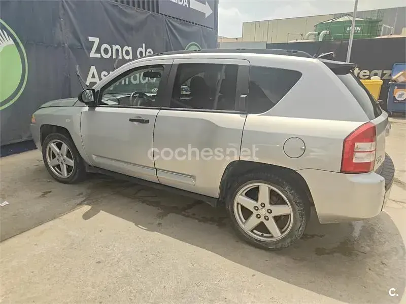 Usado Jeep Compass Limited 140 CV (102 kW) 2007 Gris / plata SUV