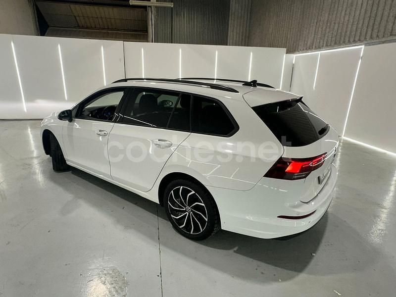 Usado VW Golf VIII Life 110 CV (80 kW) 2021 Blanco Familiar
