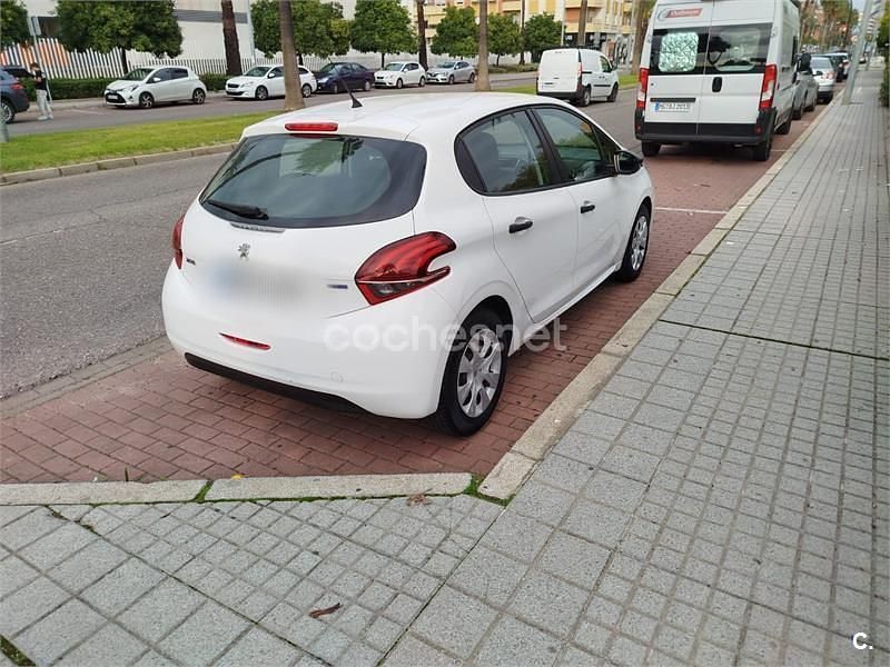 Usado Peugeot 208 Access 75 CV (55 kW) 2017 Blanco Utilitario